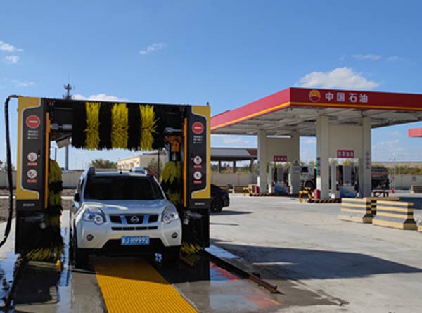 湖北孝感“安大加油站”自動洗車機